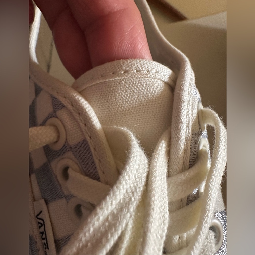 NWOT! Unisex “Vans” Embroidered Canvas Sneakers Size 6.5 Men’s - Size 8 Women’s - Picture 8 of 11